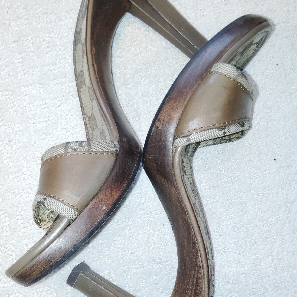 Gucci Tan Monogram Heeled Sandals Authentic Pre-Loved - Picture 5 of 7